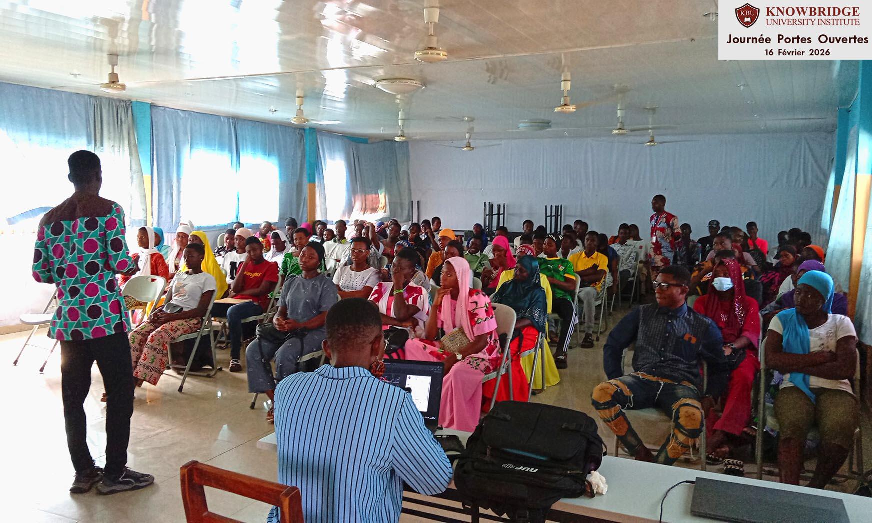 Visiteurs lors de la journée portes ouvertes